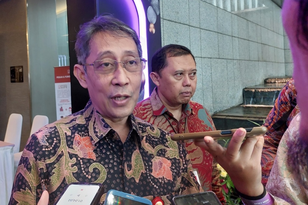Kepala Departemen Pengaturan dan Pengembangan Pasar Modal Otoritas Jasa Keuangan (OJK) Antonius Hari di Bursa Efek Indonesia (BEI), Jakarta, Kamis (6/6/2024). OJK menuturkan telah meninjau implementasi penerapan papan pemantauan khusus full call auction. /JIBI-Annisa Kurniasari Saumi.