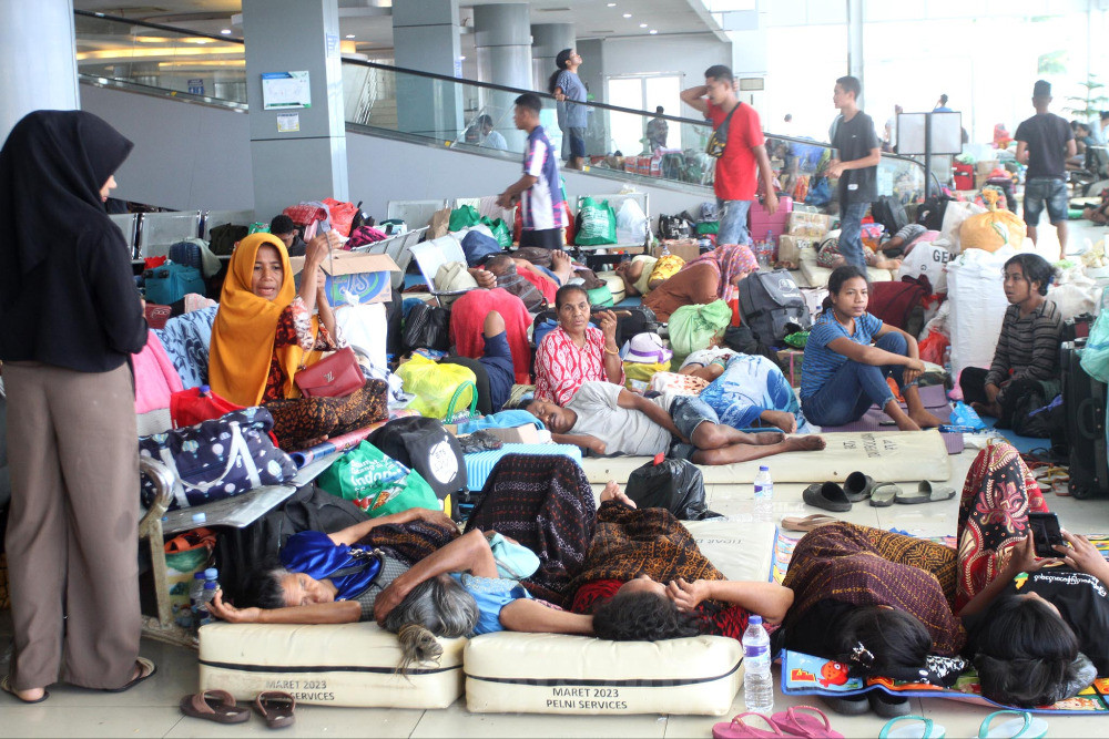  Penumpang KM Umsini Ditampung di Ruang Tunggu Pelindo Regional 4 Makassar