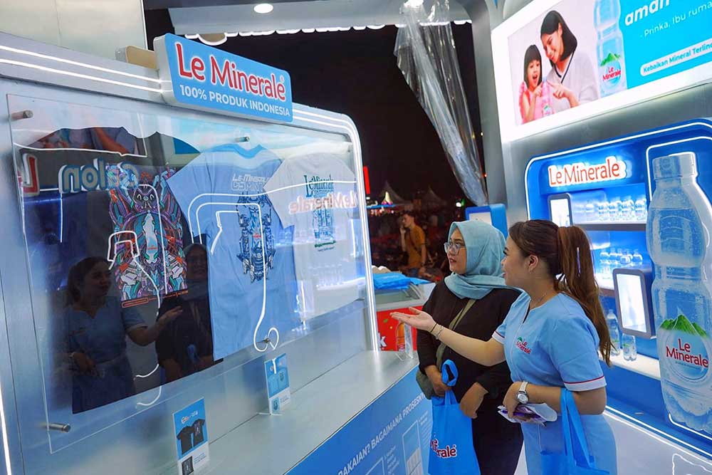  Edukasi Konsumen Produk Daur Ulang PET di Booth Le Minerale pada Jakarta Fair Kemayoran (JFK) 2024