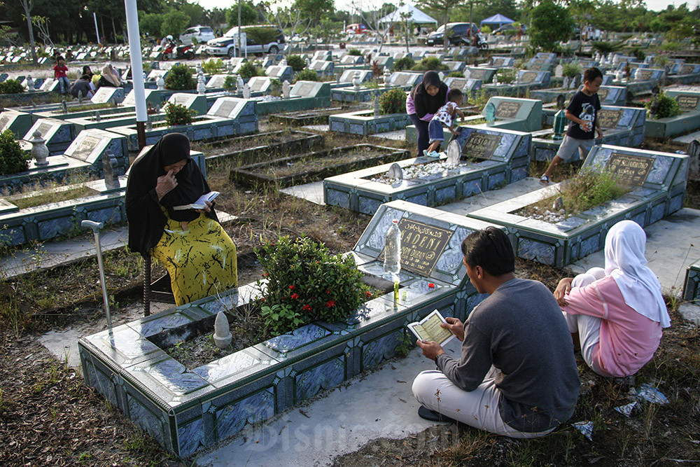  Tradisi Ziarah Kubur Jelang Iduladha di Palangka Raya