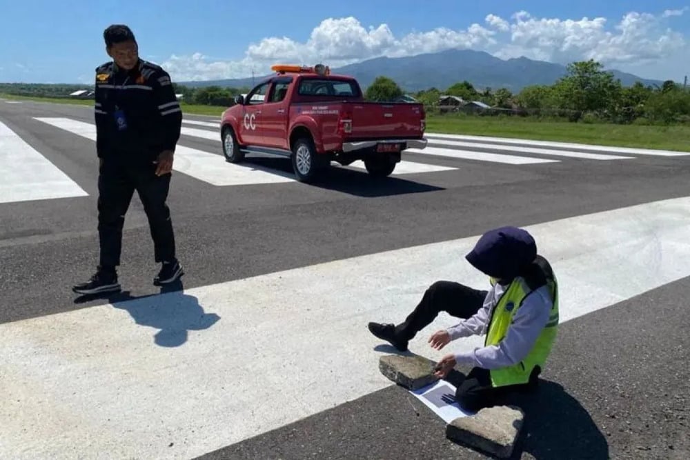  Sebaran Abu Vulkanik Gunung Lewotobi Berdampak ke Bandara di NTT