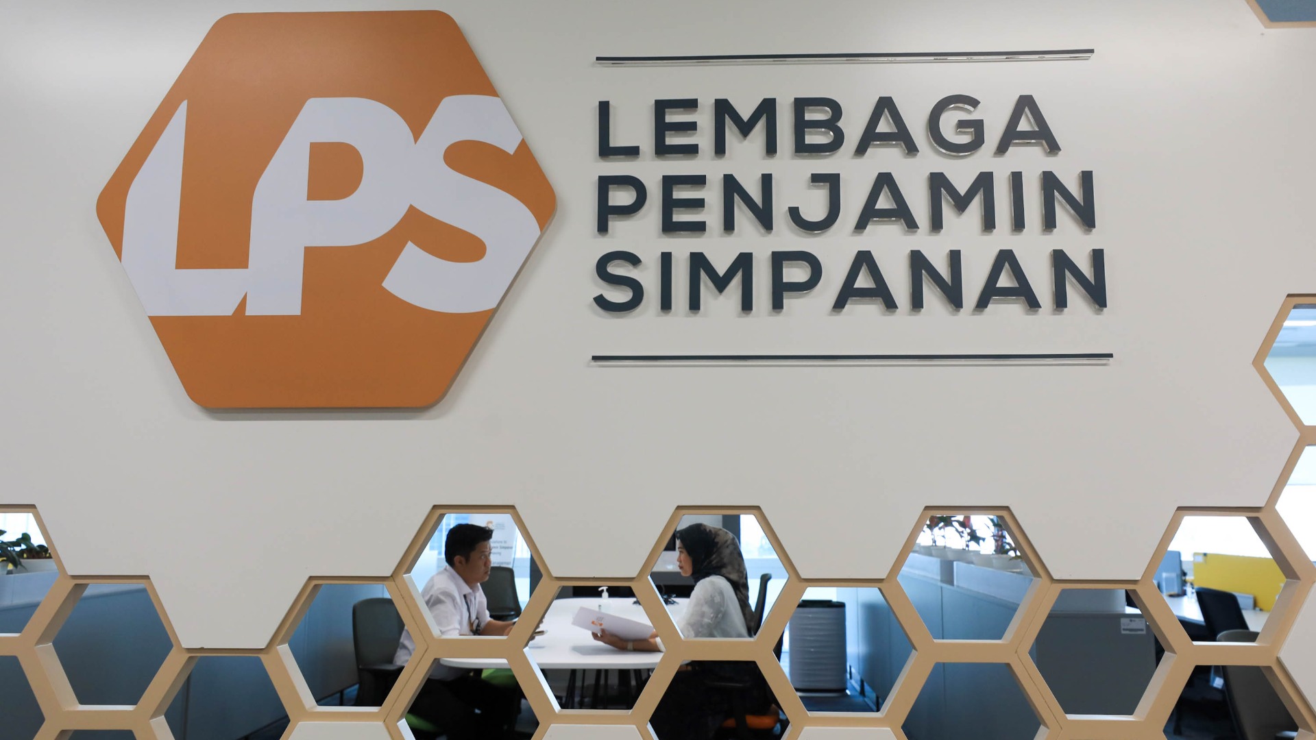 Sejumlah Bank Kerek Bunga Deposito, Ketika NPL Mengadang