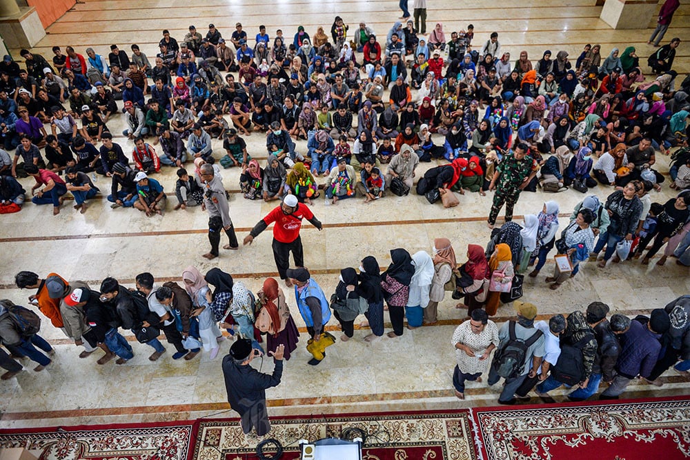  Pembagian Daging Kurban di Masjid Raya Bandung