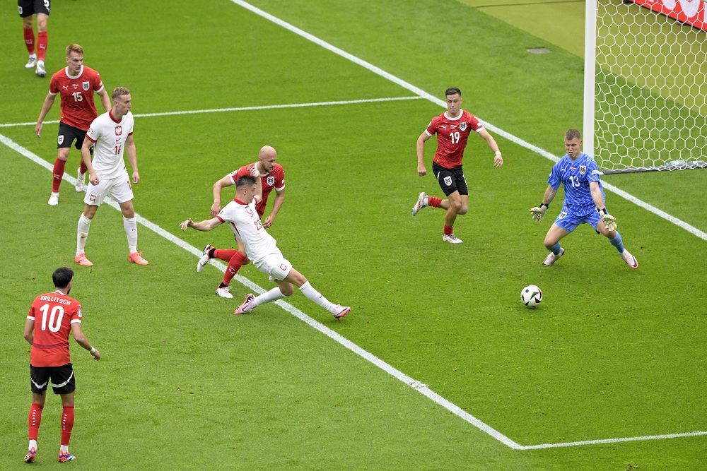  Hasil Euro 2024: Jual Beli Serangan, Polandia vs Austria Imbang pada Babak Pertama