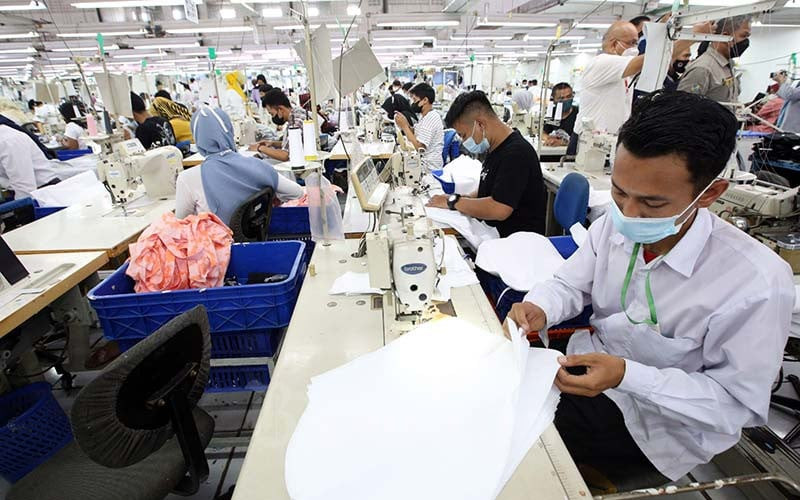  Govt Rolls Out Red Carpet for Chinese Amid Wave of Layoffs