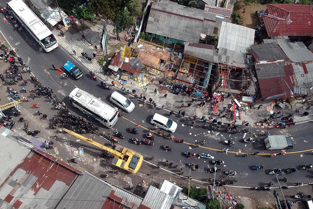  Pembongkaran Lapak PKL di Kawasan Wisata Puncak Bogor