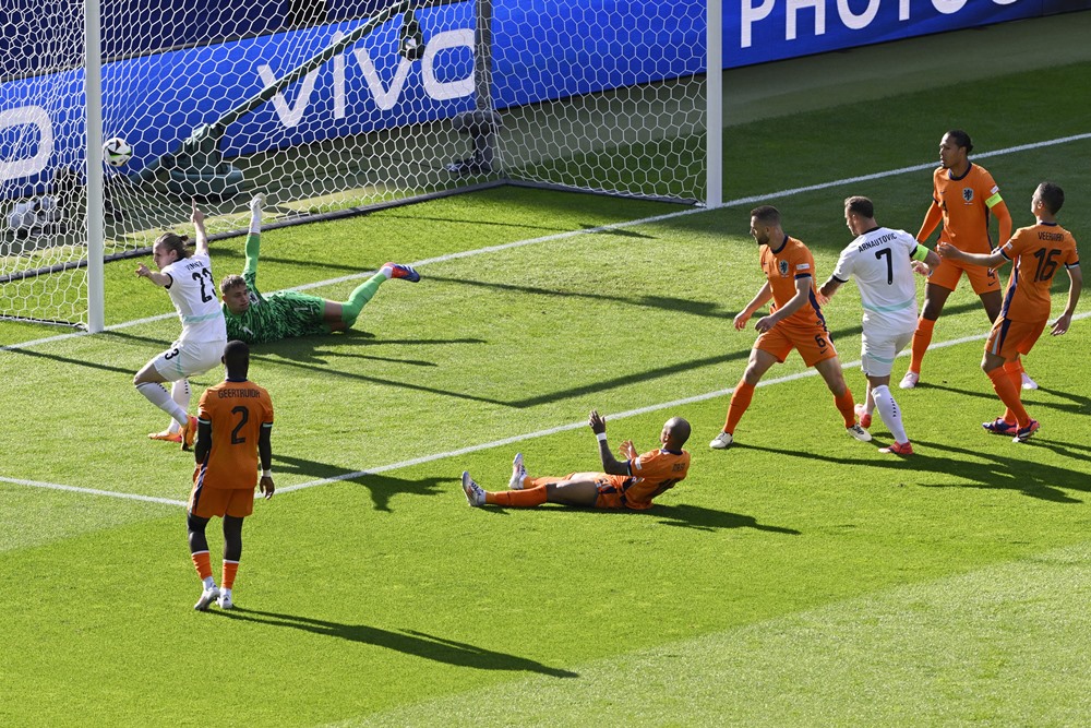 Pertandingan Belanda vs Austria di laga terakhir Grup D Euro 2024. Hasil Belanda vs Austria: Der Oranje Tertinggal, Ini Posisi Klasemen Grup D/Reuters