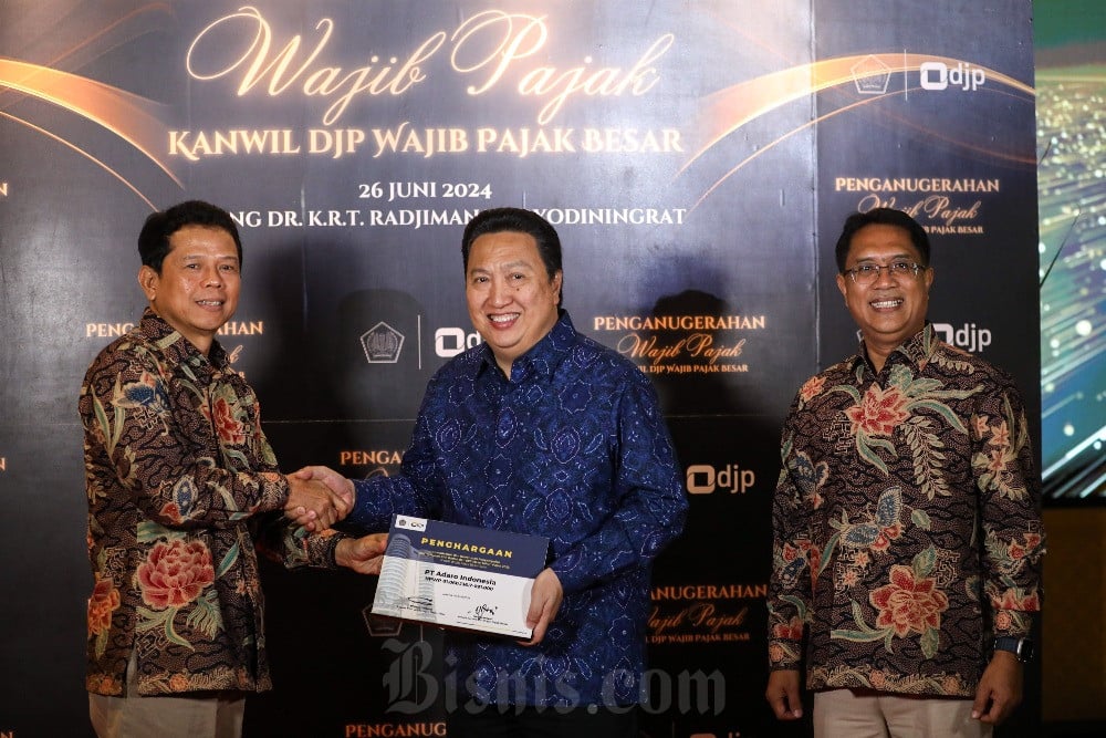  Adaro Energy Indonesia Raih Penghargaan Taat Pajak