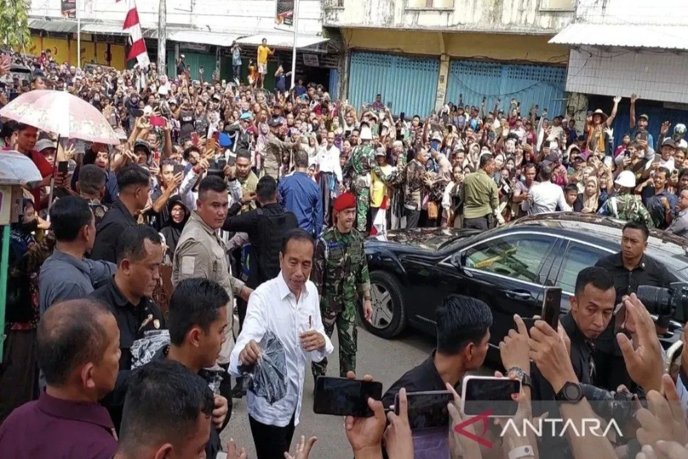  Jokowi dan Sejumlah Menteri Blusukan di Katingan Kalimantan Tengah