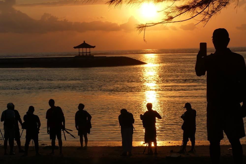  Suhu Panas Melanda Pusat-pusat Pariwisata Bali