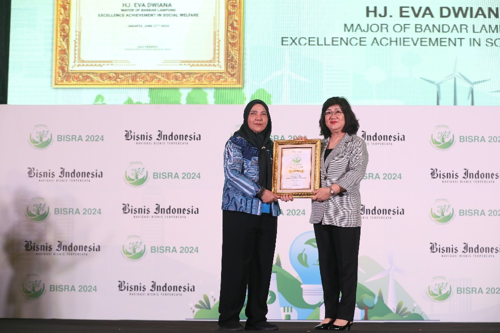  Walikota Bandar Lampung Eva Dwiana & Nindya Karya Raih Special Award BISRA 2024