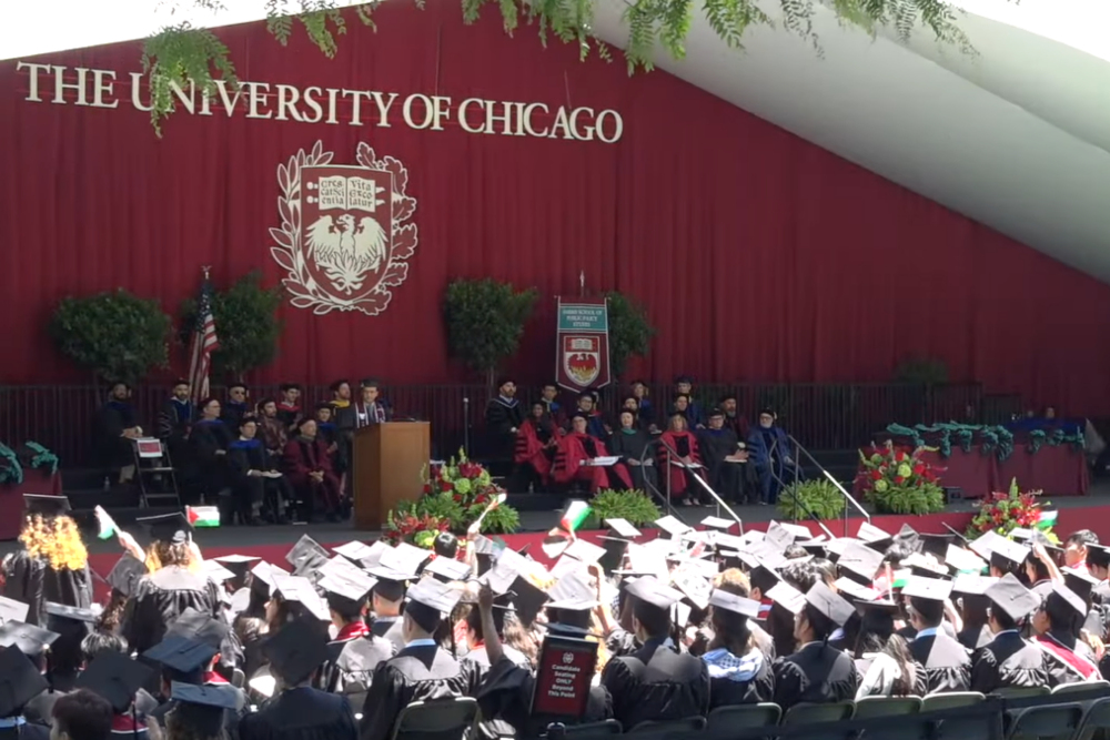  Pidato Kelulusan University of Chicago, Mahasiswa Indonesia Serukan Gencatan Senjata di Palestina