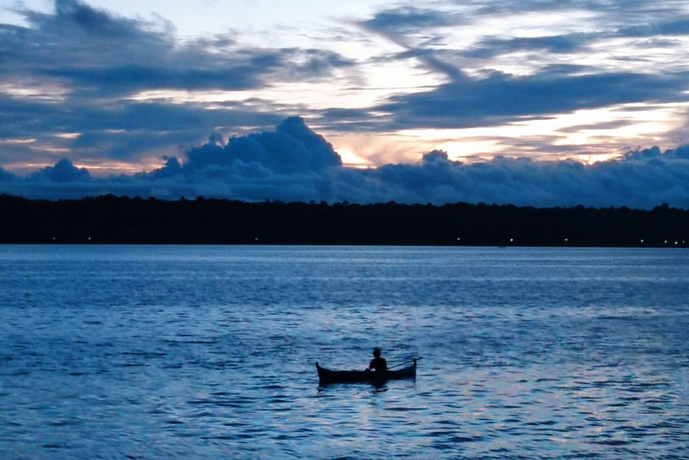  Pemprov Kalsel Serahkan Bantuan Perahu Bermotor untuk Pokmaswas Perikanan