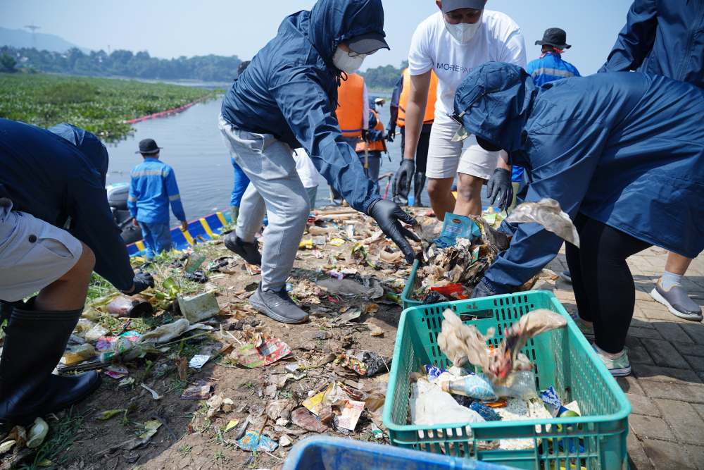  Kemasan Kosmetik Jadi Salah Satu Penyumbang Sampah Plastik di Laut