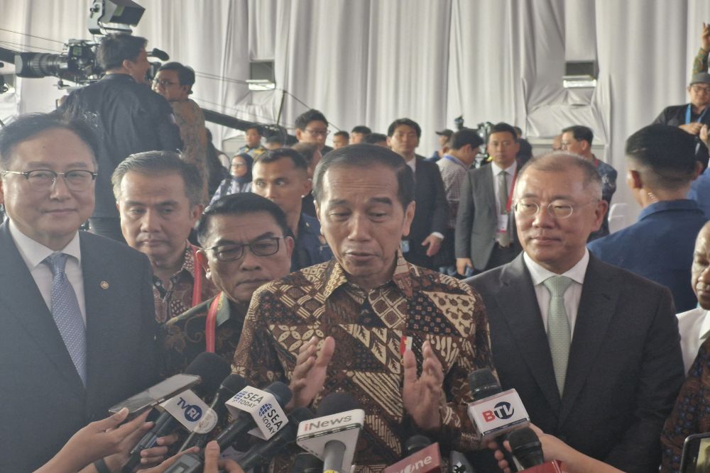  Jokowi Resmikan Pabrik Baterai Mobil Listrik Pertama RI, Terbesar se-Asean