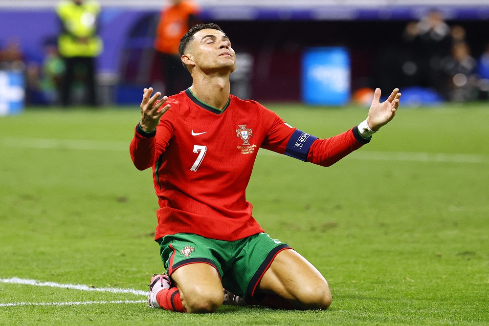  Lagi-lagi Ronaldo Kena Sinis, Diprediksi Hanya Jadi "Beban" Portugal