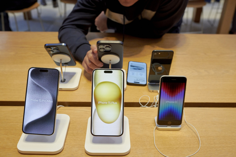 Sebanyak 1,46 miliar pengguna iPhone di seluruh dunia menghadapi serangan siber yang ditujukan pada ID Apple. - Bloomberg/Gabby Jones