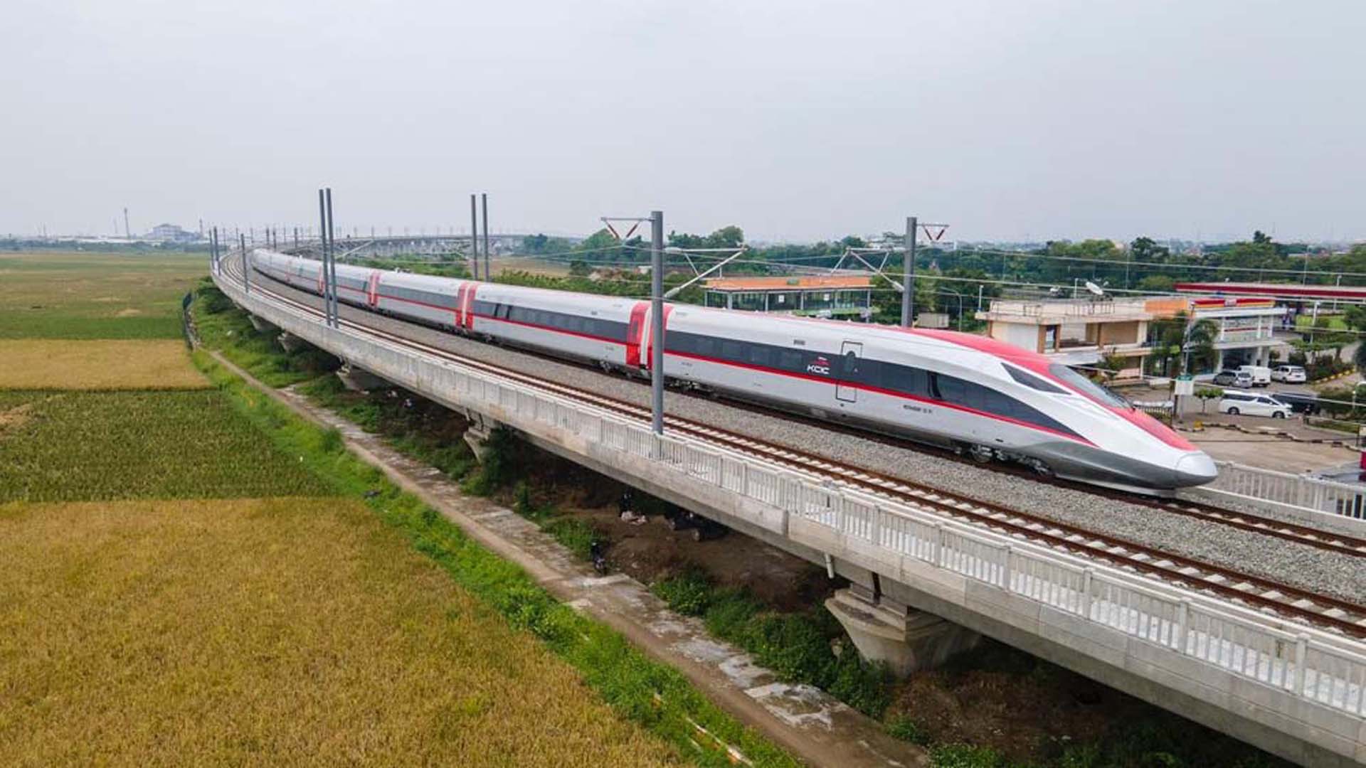  Kereta Cepat WHOOSH Raup Ratusan Miliar, KCIC Mampu Bayar Utang China?