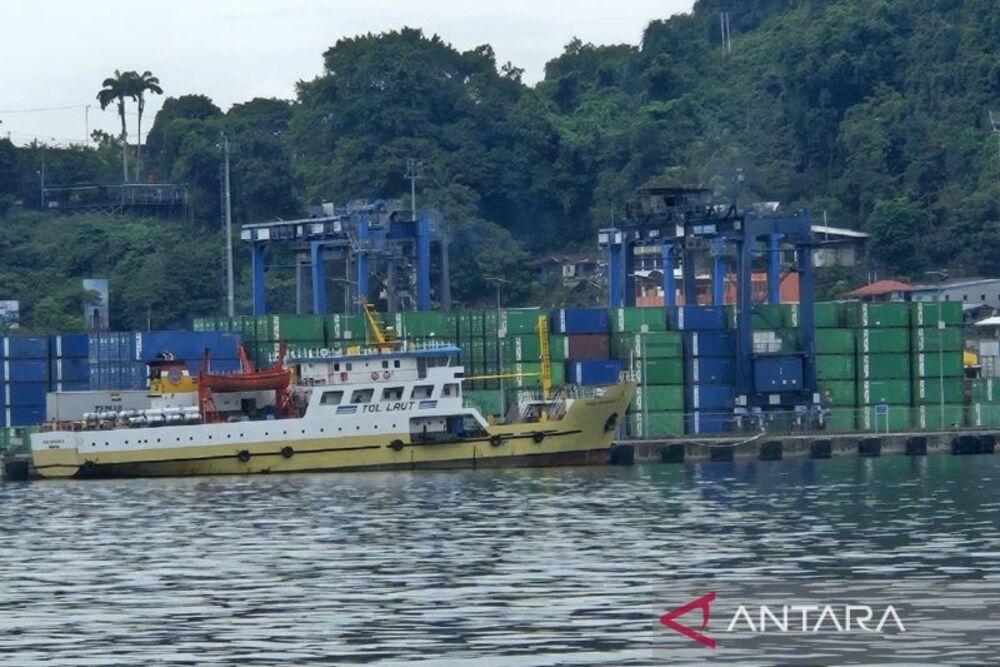  Arus Barang di Pelabuhan Jayapura Meningkat