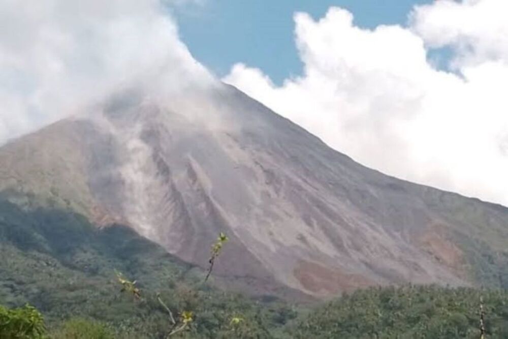  Warga Diimbau Waspadai Banjir Material Vulkanik Gunung Karangetang