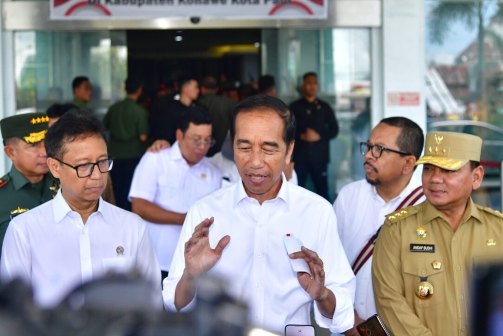  Momen Jokowi Inspeksi Mendadak Jalan Rusak di Lampung Selatan