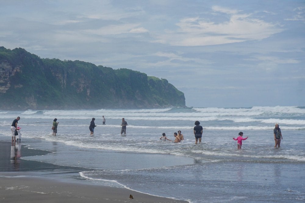  Dua Wisatawan Asal Bandung Hilang di Pantai Karang Papak Garut