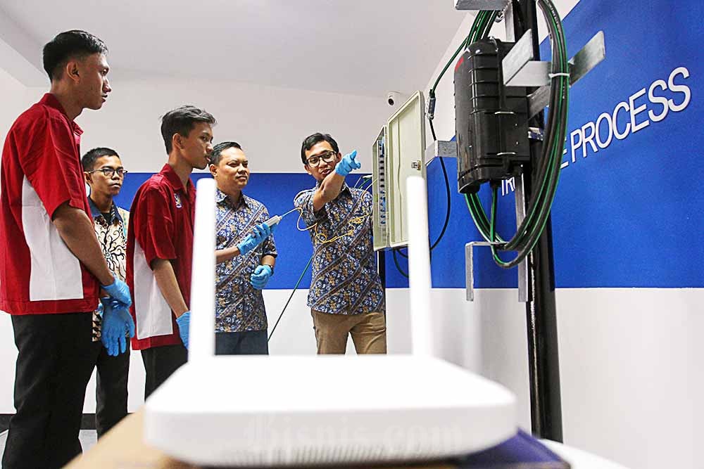  Pelatihan Fiber Optik Untuk Siswa SMK