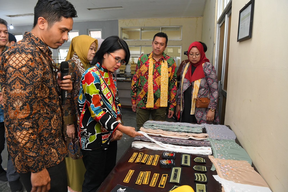  Indag Jabar Dan Dekranasda Luncurkan Layanan Batik di Tasikmalaya