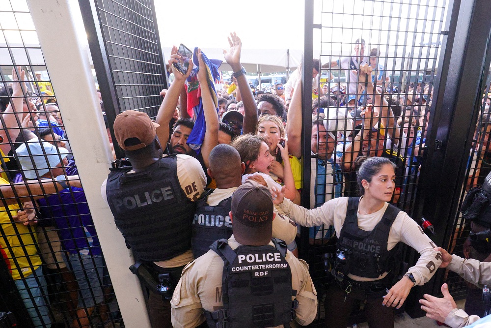  Ricuh Final Copa America 2024, Suporter Tak Bertiket Nekat Masuk Lewat Ventilasi