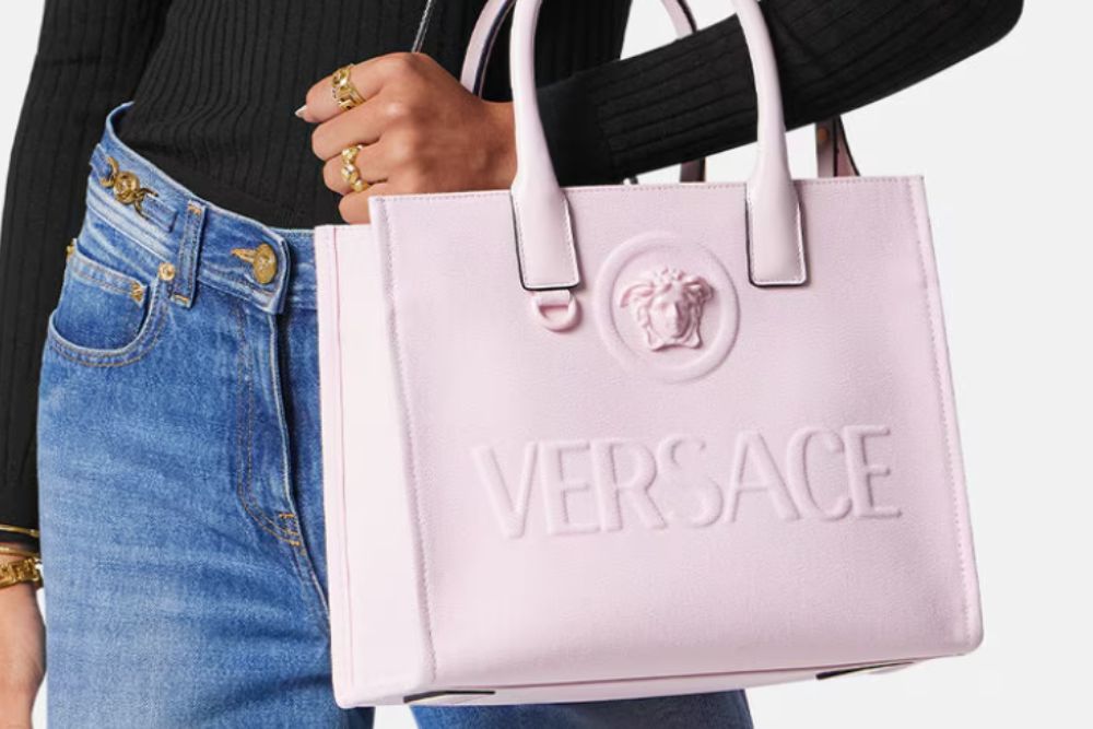  Fakta-Fakta Penting Brand Versace Asal Italia