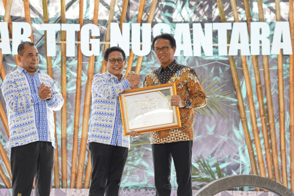  Pj Bupati OKI Raih Penghargaan Bergengsi dari Kemendes