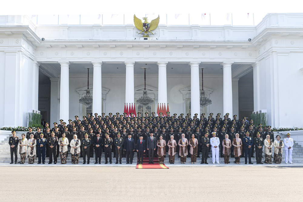  Pelantikan 906 Orang Calon Perwira TNI dan Polri di Istana Negara