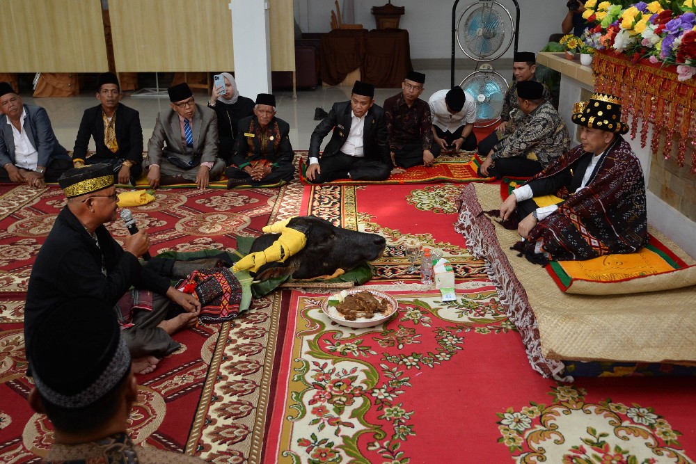  Pj Gubernur Sumut Dapat Gelar Adat dan Marga dari Masyarakat Padang Lawas