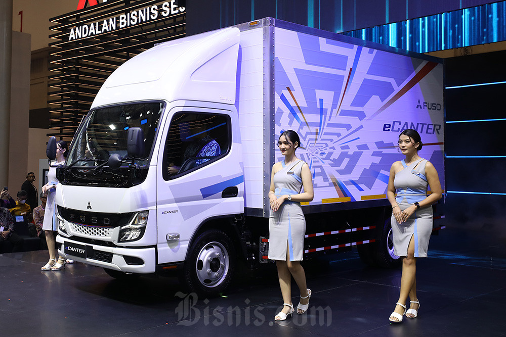  Peluncuran Truk Listrik eCanter di GIIAS 2024