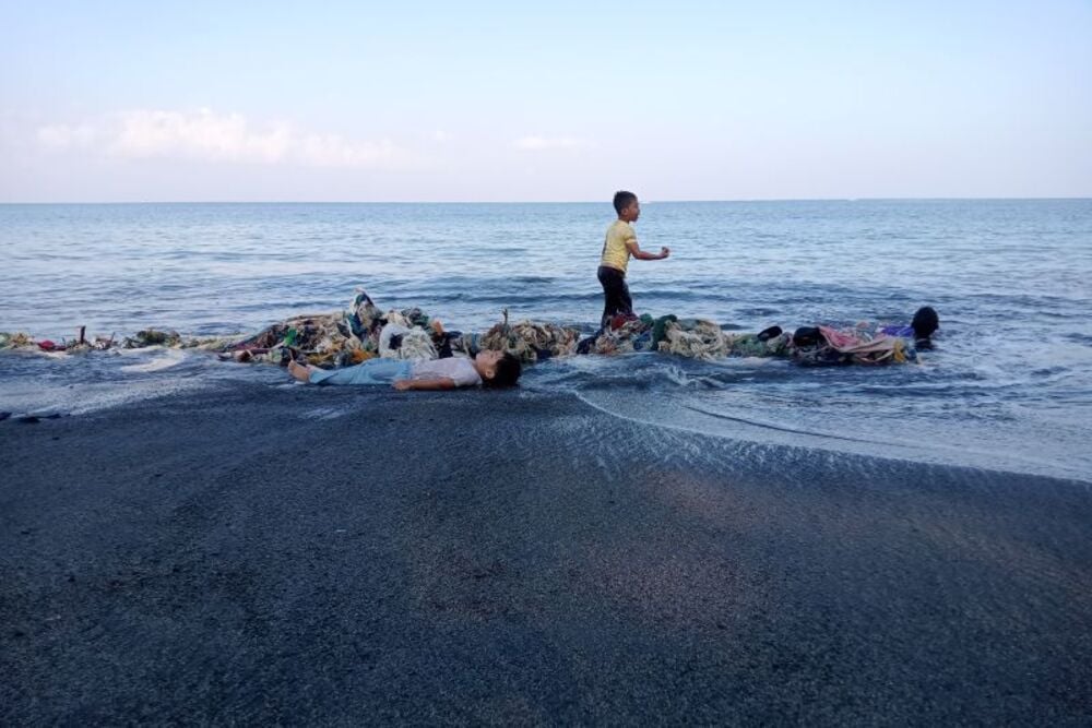  Jaring di Muara Sungai Cegah Sampah Masuk ke Laut