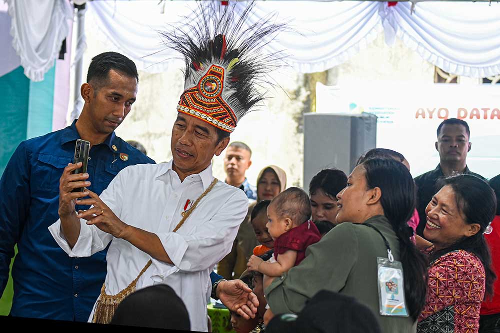  Presiden Joko Widodo Tinjau Acara Vaksin Nasional di Papua