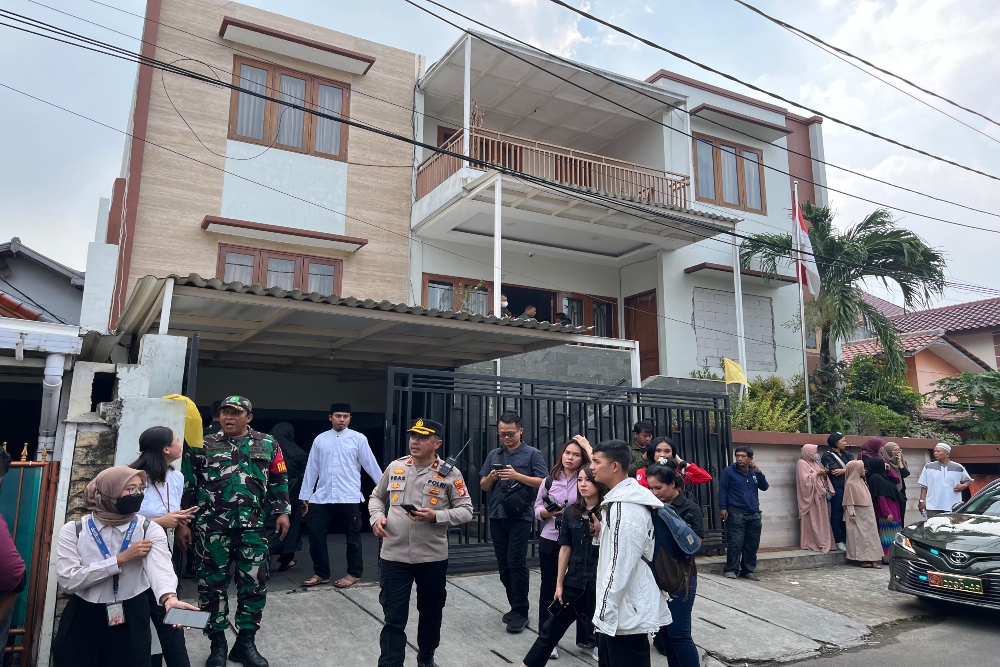  Jokowi dan Gibran Tiba di Rumah Duka Hamzah Haz untuk Takziah