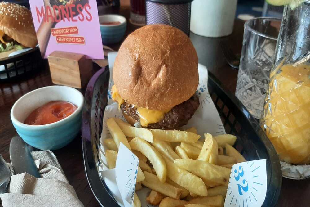  Hotel Mamaka Tawarkan Pesta Burger Madness