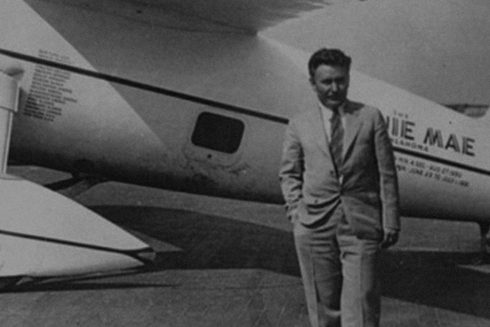 Wiley Post menjadi pilot pertama yang terbang solo keliling dunia/wileypostairport.com