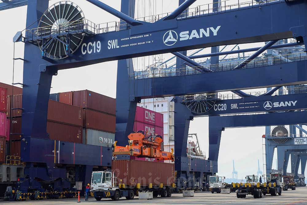  EDITORIAL : ‘Menghukum’ Industri Rantai Pasokan