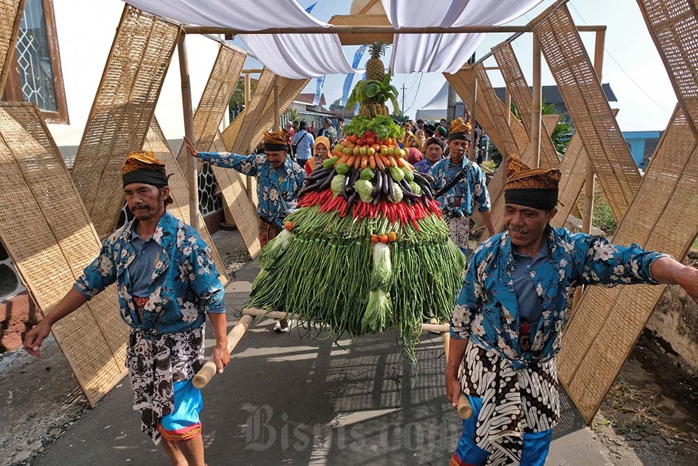  Kirab Tumpeng Lan Tampa Boyong Cacak