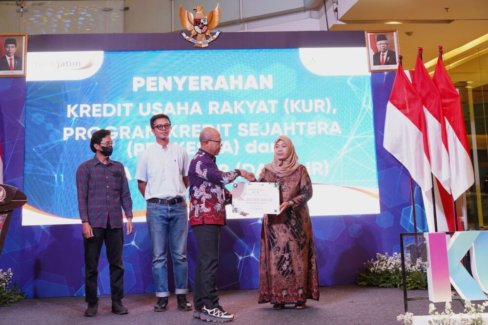  Bank Jatim Salurkan KUR saat UKM Expo