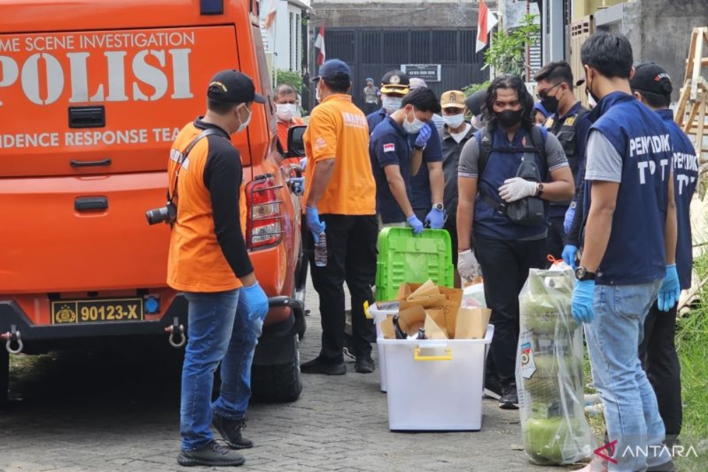  Geledah Rumah Terduga Teroris di Kota Batu, Polisi Temukan Bahan Peledak