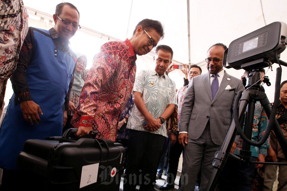 Peluncuran Alat X-Ray Portabel