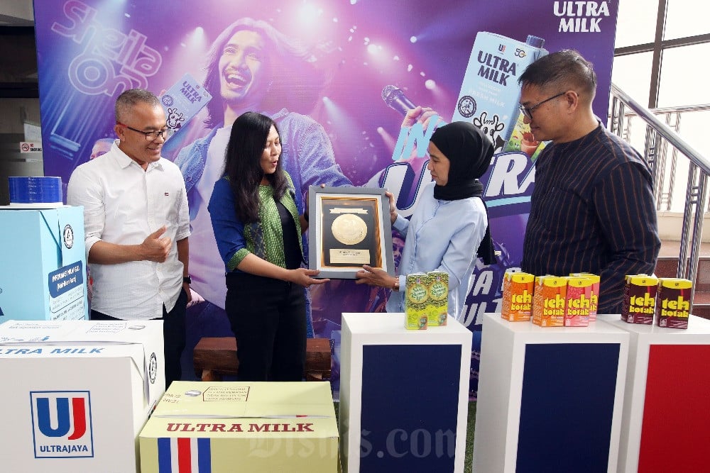  Ultrajaya Raih Bisnis Indonesia Award 2024