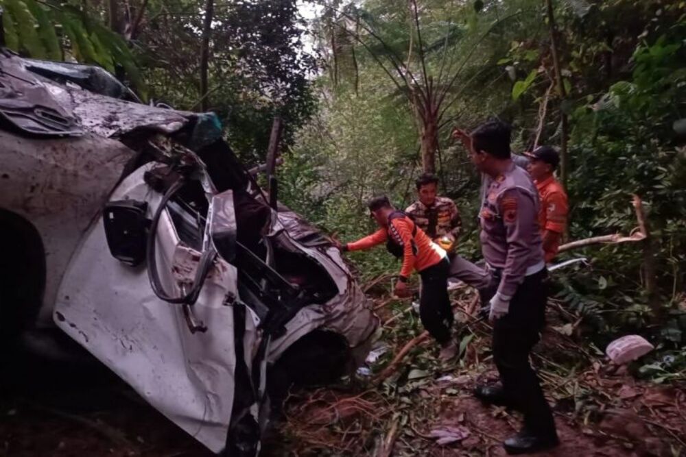  Fortuner Terjun di Jurang Wonosobo, Empat Orang Tewas