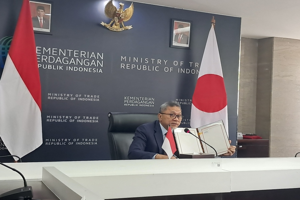 Menteri Perdagangan Zulkifli Hasan menandatangani protokol perubahan IJEPA dengan Menteri Luar Negeri Jepang Kamikawa Yoko secara virtual, Kamis (8/8/2024)/Bisnis-Dwi Rachmawati