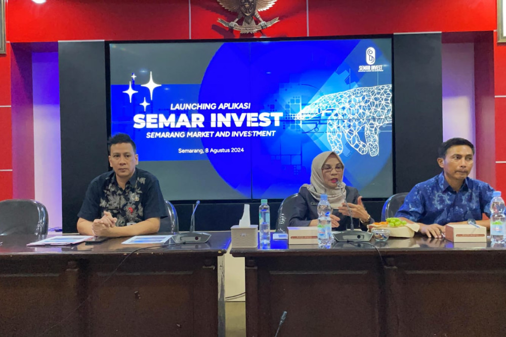 Kepala DPMPTSP Kota Semarang, Diah Supartiningtias (tengah), memberikan paparan dalam peluncuran layanan Semar Invest pada Kamis (8/8/2024)./Ist-DPMPTSP Kota Semarang.