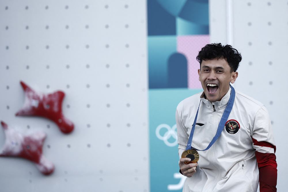 Atlet panjat tebing Indonesia, Veddriq Leonardo meraih emas Olimpiade Paris 2024/ REUTERS-Benoit Tessier