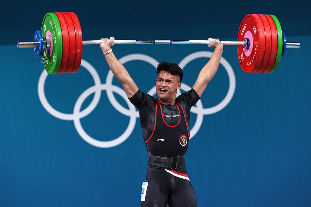  Penuh Gaya, Ini Foto-foto Dramatis Rizki Juniansyah Sabet Emas di Olimpiade Paris